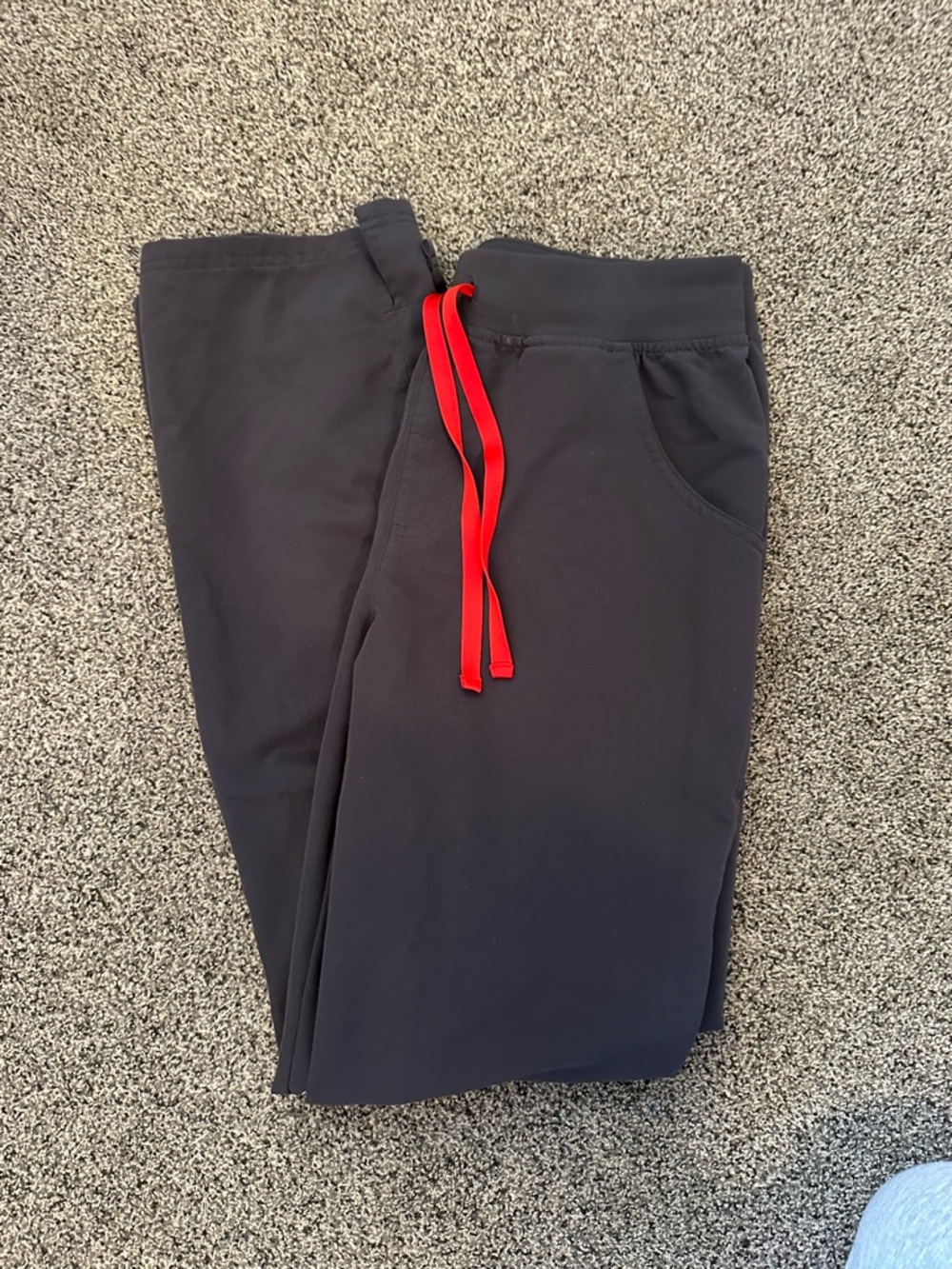 Figs women’s Cade cargos medium with Red Drawcord